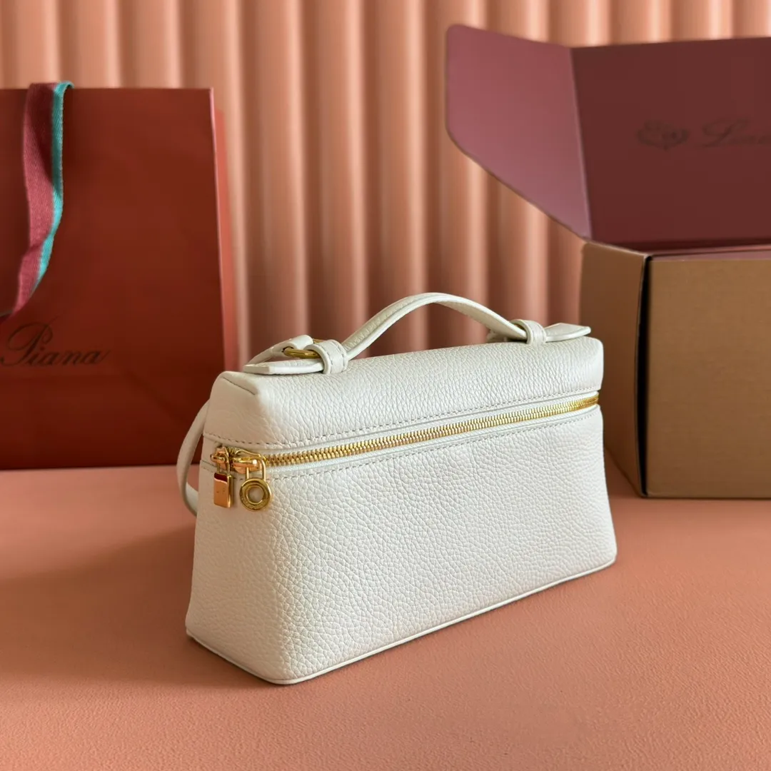 p1160💋💋💋【Original leather configuration counter complete set of packaging】 𝐋𝐨𝐫𝐨 𝐏𝐢𝐚𝐧@ Extra pocket L19 series handbag/crossbody bag, all steel, the most comfortable life is the undefined life, just like loro The material design of pian@ does not require complicated design styles. The simple and soft outline is elegant and durable, like an exquisite cosmetic case, which perfectly balances appearance and functionality. The leather is delicate and feels as soft as butter. The small bag has a large capacity. It is not only portable with a thin shoulder strap, but can also be worn cross-body. Sisters who have a special liking for minimalist style can buy it. It is simple and versatile. The simpler, the more different. Stars and Instagram celebrities are all planting it. There are two sizes of 19 cm and 27 cm. One is exquisite and casual, and the other is elegant and grand. Size: Small: length 19×width 7×height 12cm (